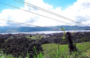 The property, with much buildable area and some forest, overlooks the town of Nuevo Arenal as well as Lake Arenal.