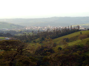 Tilaran is a hilltop town yet it's well below Monsenor and this fine acreage. 