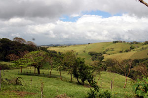 From the property this view is toward Tilaran 5 miles away, the Guanacaste lowlands, and, were clouds not present on the mountain range, the dormant volcanos Tenorio, Miravalles, and La Vieja.