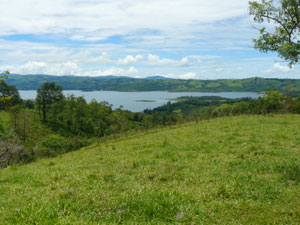 The wide ridge top has great views of Lake Arenal and the turbine topped wester hills. 