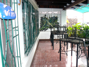 The outdoor dining area is a pleasant garden space with attratie wrought iron tables and chairs. 