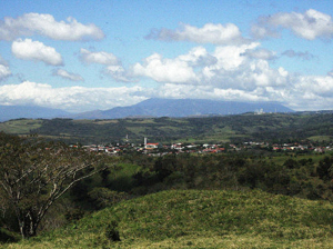 Tilaran, known as osta Ria's niest town, covers a hilltop 3 miles from Lake Arenal and is for almost the whole lake, the goernmental, business, shopping, and professional center of the region.