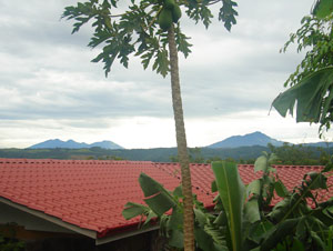 The dormant volcanoes Tenorio and Miravalles can be seen from the grounds. 