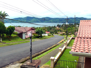 The lake highway continues down this hill as it leaves Nuevo Arenal on the way to the volcano.