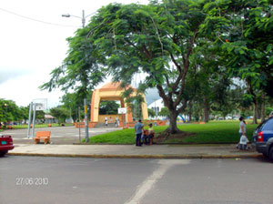 The central park and plaza are across the street.