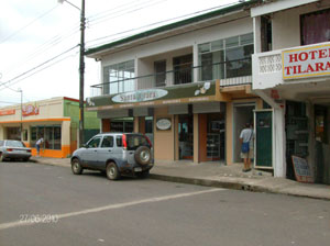 The building is just north of the Banco Nacional intersection.