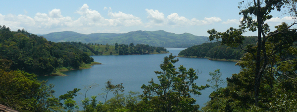 The mature gated community a few minutes from Nuevo Arenal is situated on Lake Arenal's Rainbow Bay.