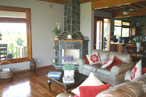 The large living room and its fireplace are part of a semi-open plan in the first level.