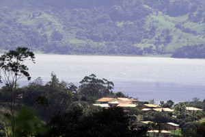 The vistas include the town of Nuevo Arenal.