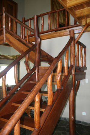 There are nicely integrated rustic woods as in this stairway. 