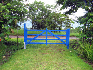 The modest gate to paradisical La Mariposa. 