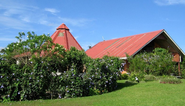 The home and rancho enjoy the sweeping scenery from high in the hills near the Continental Divide.