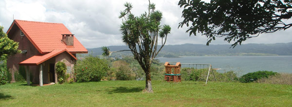 The cottage is a brilliant vacxation retreat on its 1.3 landscaped acres closely overlooking Lake Arenal.