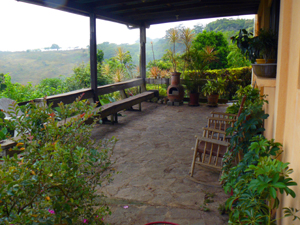 A wide veranda provides plenty of space for enjoying the balmy semi-tropical atmosphere even when raindrops fall. 