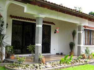 A large expanse of glass doors and windows connects the living room and the front patio and give a great view over the swimming pool to Lake Arenal.