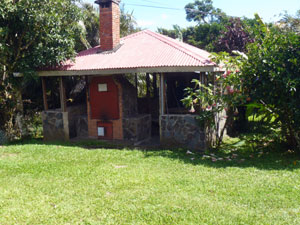 Above the lower camping area is this rancho with ovens, furniture and separate toilet and shower rooms.