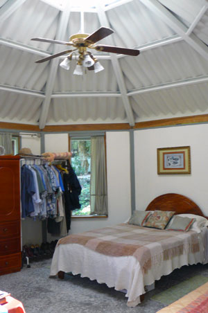 The guest cottage is bright and roomy, and not only has a large fan but also is airconditioned.