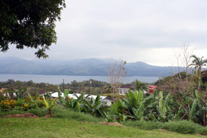 Located within the town of Nuevo Arenal, it still has fine views of the lake and Arenal Volcano. 