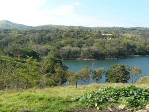 From the Tronadora peninsula one can see this beautiful 4.5 acres with the Arenal Country Club to the right. 