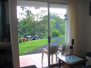 The cabina's large windows have views of beautiful landscapping and thick forest.