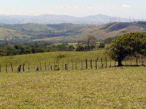 Turbines line the hilltops between Sabalito and Parcelas to the southeast.