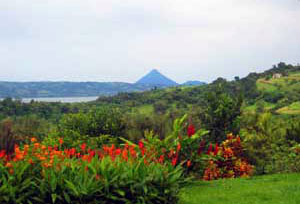 A home on the lake edge of Tronadora has nice lake and volcano views.