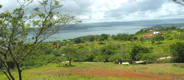 The lakeview  lot of 5,314 meters has a building site (plantel) prepared.