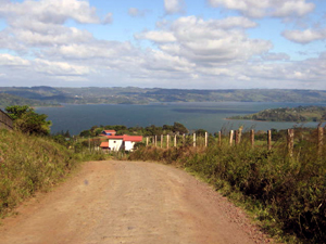 The lot is beside the Parcelas road just two mnutes uphill from the paved lake highway and about 10 mnutes from Tilaran.