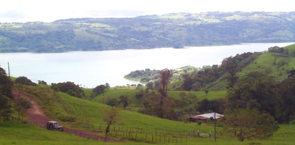 The lot, situated on a gentle hillside above the pretty village of El Silencio, has wonderful lake and volcano views. 