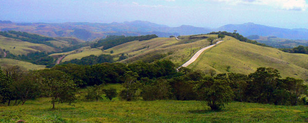 The hillside lot has fantastic vistas that reach to the Gulf of Nicoya and the coastal mountains.