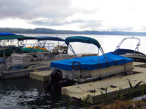 The 1 3/4-acre lot is only yards away from the floating dock at las lajas on the east side of Lake Arenal a few minutes south of Nuevo Arenal.