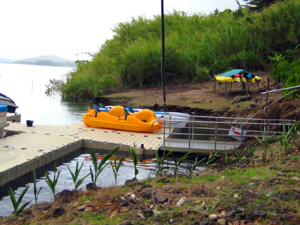 Activity around the floating dock includes kayak rentals.