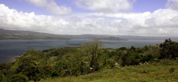 The lake view extend from the absolute northern end for miles to the south, inlcuding the opposing villages of Rio Piedras and Aguacate as well as the town of Nuevo Arenal.