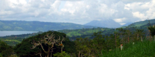 The 300-degree views of the lot include a long swath of Lake Arenal, the Arenal Volcano, the village of San Luis, and the town of Nuevo Arenal.