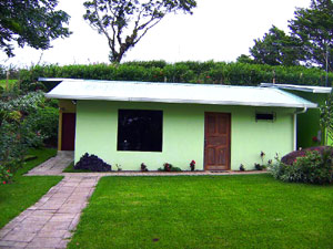 The 2 bedroom cabina is located on landscaped grounds along with the owner's home and a large workshop.